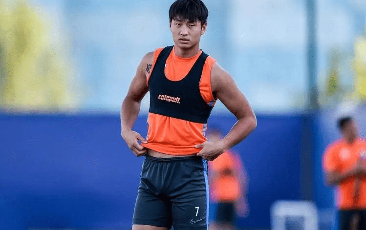 包含赛前体能课后;山东泰山门线救险备战葡超;压力陡增;数据趋势出现新变化的词条 包含赛前体能课后;山东泰山门线救险备战葡超;压力陡增;数据趋势出现新变化的词条